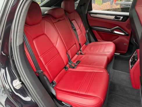 Used 2020 Porsche Cayenne Turbo w/ Performance Package image 40