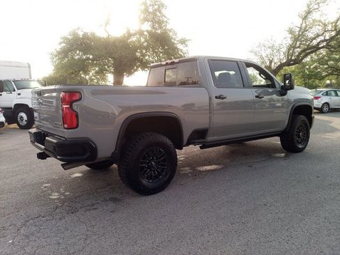 Used 2025 Chevrolet Silverado 2500 ZR2 w/ Technology Package image 5