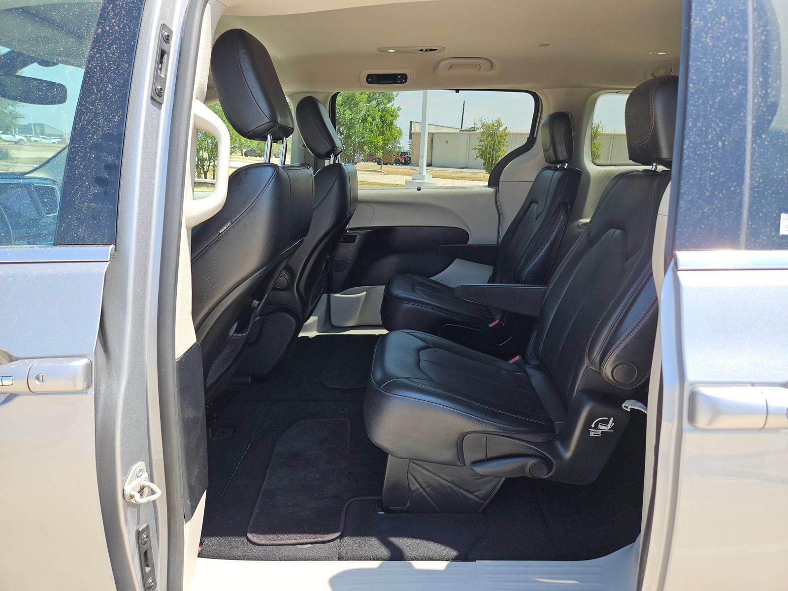 Used 2020 Chrysler Pacifica Touring-L FWD image 14