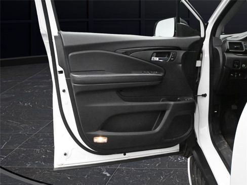 Used 2024 Cadillac XT4 Sport image 4