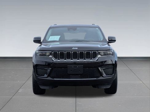Used 2023 Jeep Grand Cherokee Laredo image 9