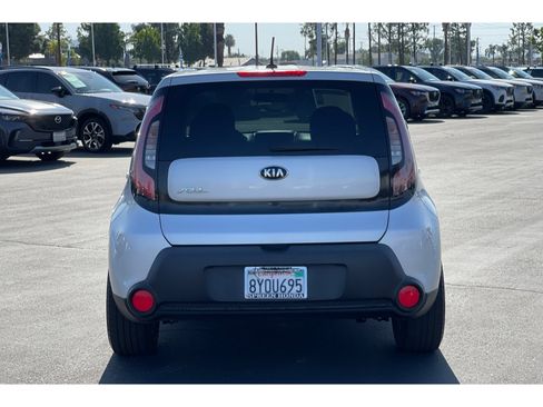 Used 2016 Kia Soul FWD image 4