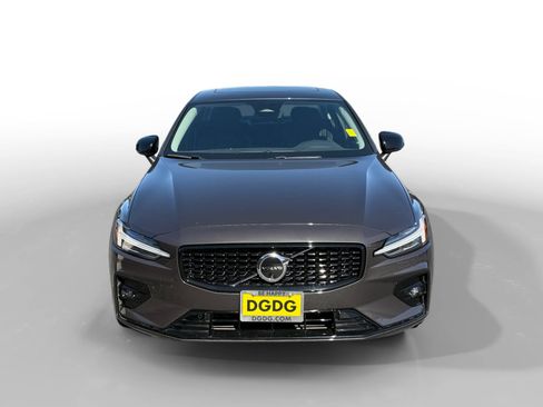 Used 2024 Volvo S60 B5 Plus image 8