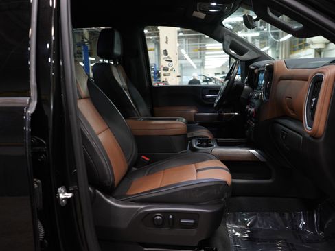 Used 2022 Chevrolet Silverado 2500 High Country w/ Z71 Off-Road Package image 12