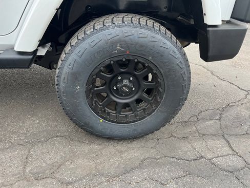 Used 2015 Jeep Wrangler Unlimited Sahara w/ Connectivity Group image 61