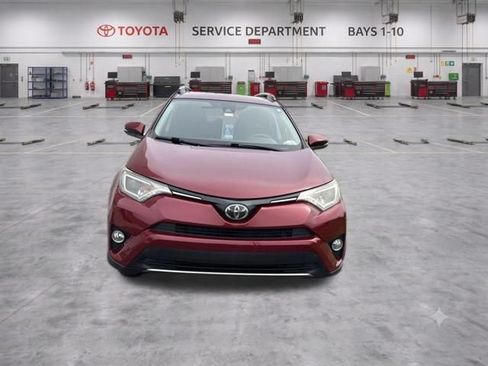 Used 2018 Toyota RAV4 XLE AWD/4WD image 3