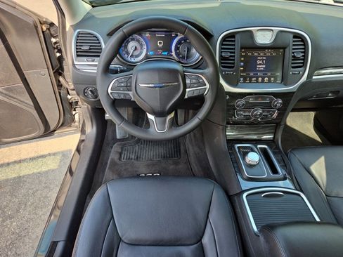Used 2015 Chrysler 300 Limited RWD image 40
