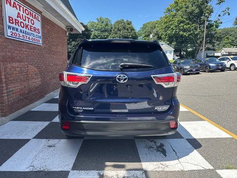 Used 2016 Toyota Highlander XLE AWD/4WD image 10