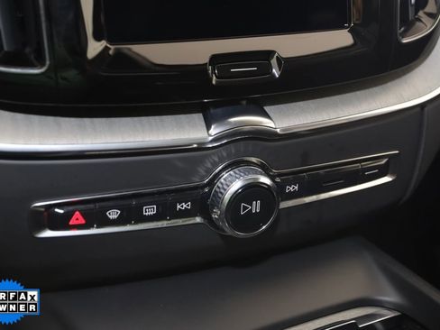 Used 2025 Volvo XC60 B5 Plus image 29