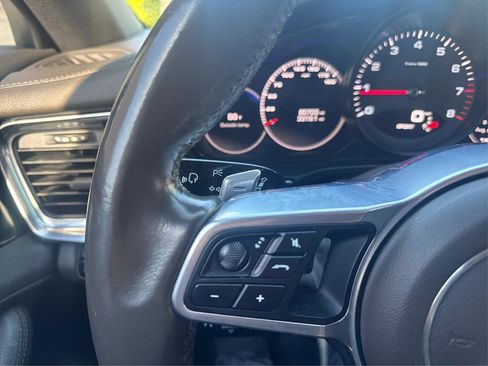 Used 2018 Porsche Panamera 4 image 27
