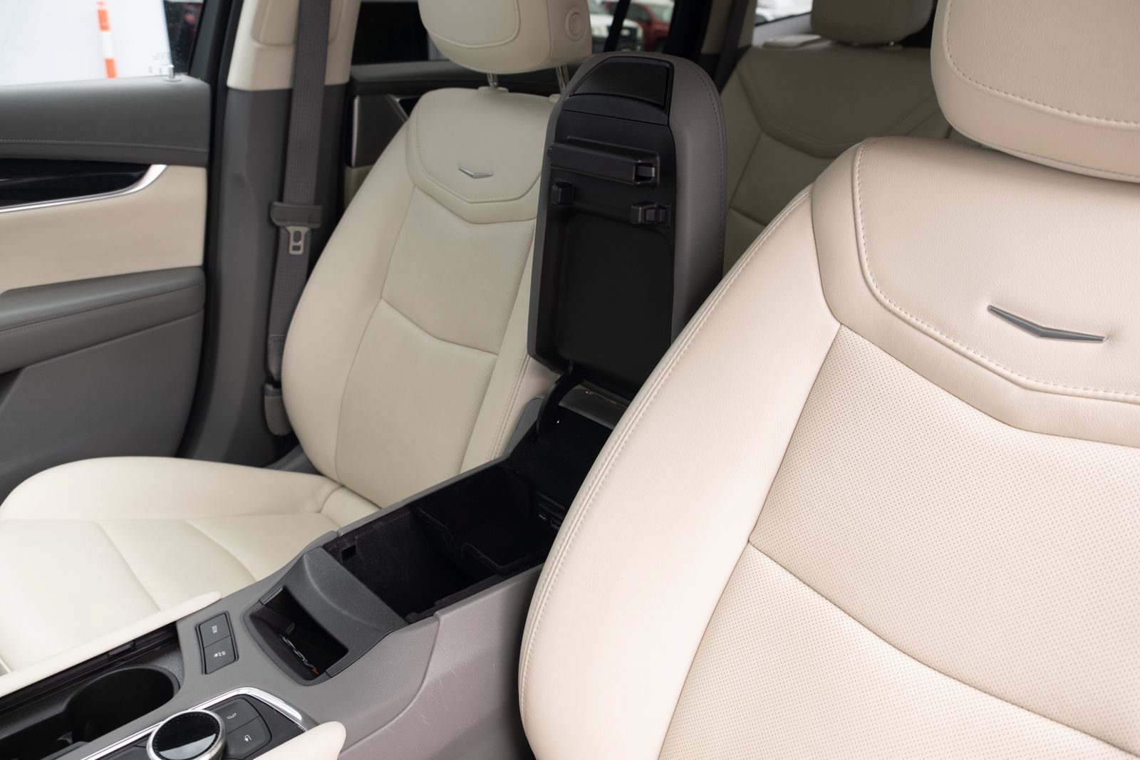 Used 2024 Cadillac XT6 Premium Luxury AWD/4WD image 8