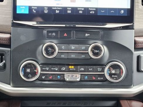 Used 2024 Ford Expedition Limited image 23
