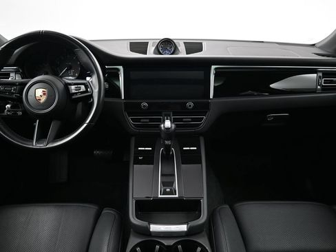 Certified 2024 Porsche Macan AWD/4WD image 9
