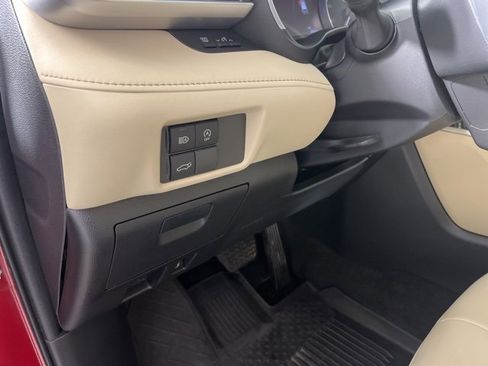 Certified 2023 Toyota Highlander XLE image 27