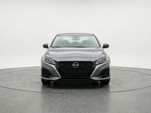 Used 2025 Nissan Altima 2.5 SV image 2