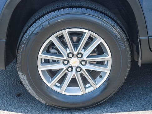 Used 2023 Chevrolet Traverse LT FWD image 12