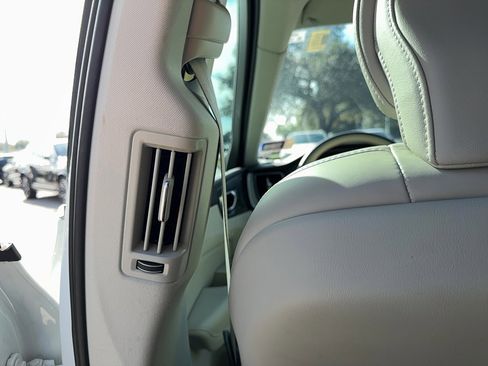 Used 2021 Volvo XC60 T8 Inscription image 15