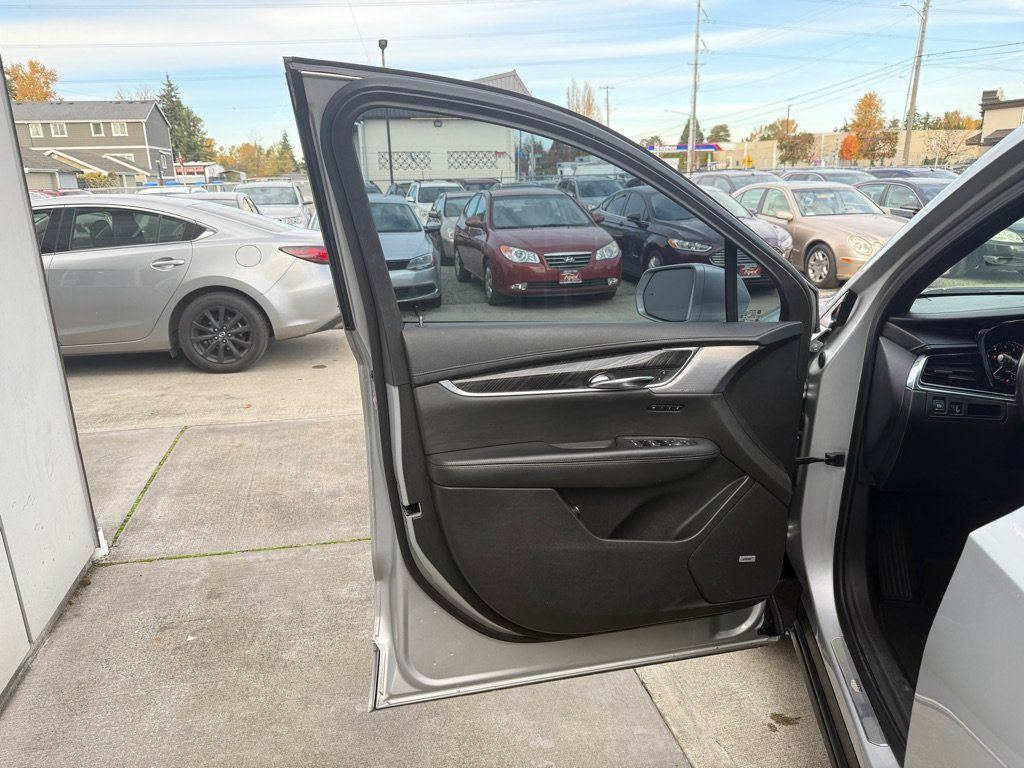 Used 2020 Cadillac XT6 Premium Luxury FWD image 8