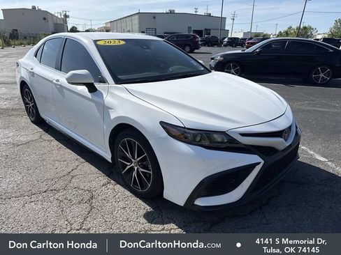 Used 2023 Toyota Camry SE FWD image 1