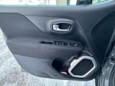 Certified 2021 Jeep Renegade Latitude image 21