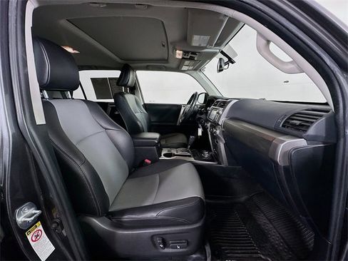 Used 2017 Toyota 4Runner SR5 Premium image 26