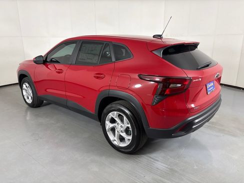 New 2026 Chevrolet Trax LS w/ LS Convenience Package FWD image 7