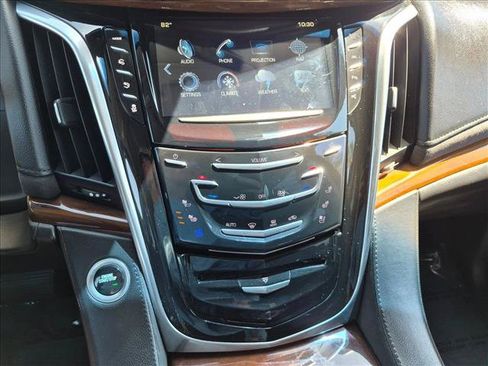 Used 2019 Cadillac Escalade Luxury AWD/4WD image 12