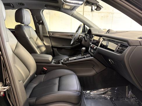 Certified 2026 Porsche Macan AWD/4WD image 29