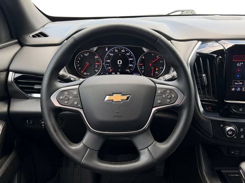 Used 2023 Chevrolet Traverse Premier FWD image 17