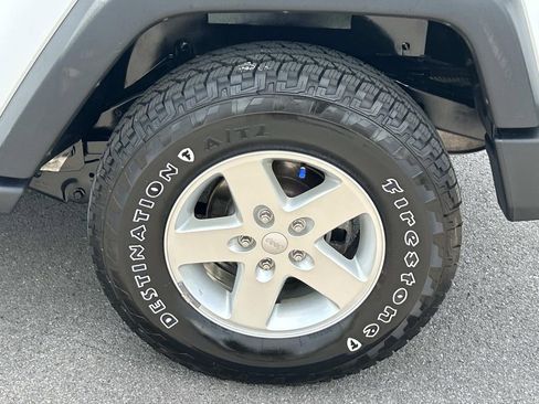 Used 2017 Jeep Wrangler Sport w/ Quick Order Package 24S AWD/4WD image 15