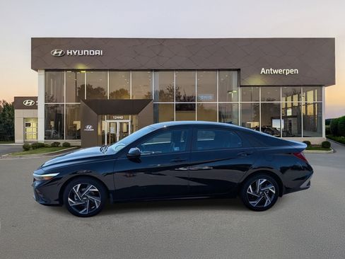 Used 2025 Hyundai Elantra SEL FWD image 6
