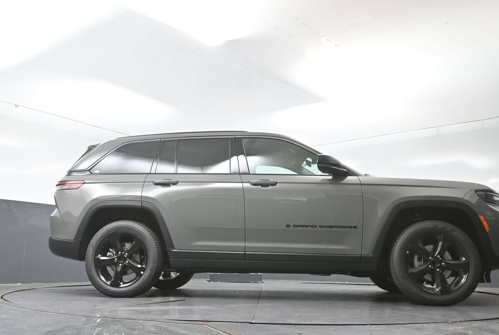 New 2027 Jeep Grand Cherokee Limited AWD/4WD image 32