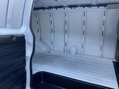 Used 2021 Chevrolet Express 2500 Extended RWD image 20