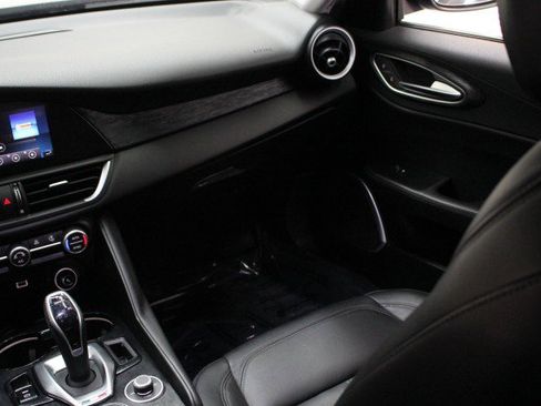 Used 2021 Alfa Romeo Giulia Sprint w/ Nero Edizione image 27