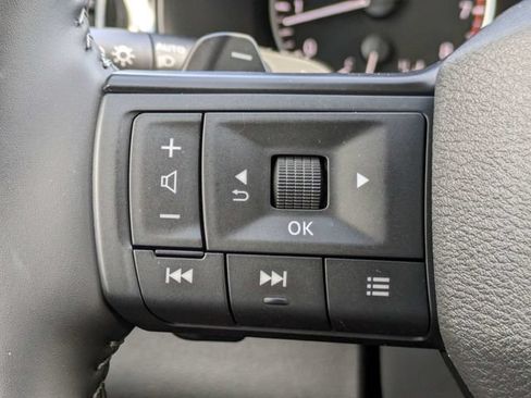 Used 2026 Nissan Pathfinder SV FWD image 28
