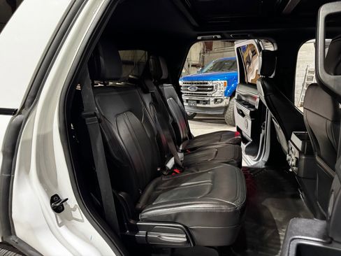 Used 2018 Ford Expedition Limited image 23
