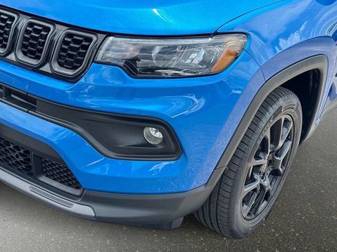 Used 2025 Jeep Compass Latitude w/ Altitude Special Edition AWD/4WD image 9