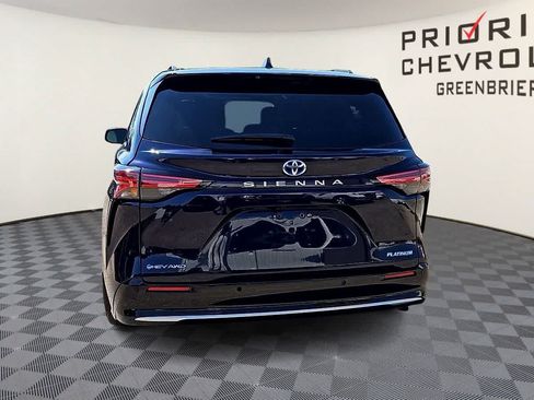 Used 2025 Toyota Sienna Platinum AWD/4WD image 7