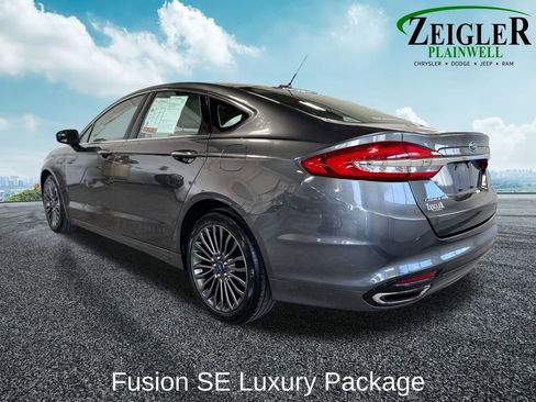 Used 2017 Ford Fusion SE AWD/4WD image 3