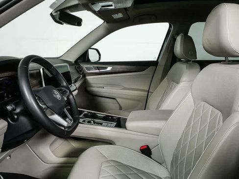 Certified 2025 Volkswagen Atlas SEL Premium R-Line image 5