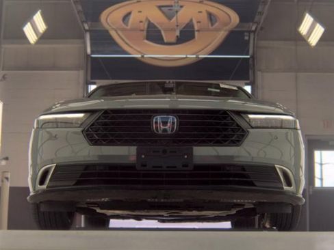 Used 2023 Honda Accord Touring image 3