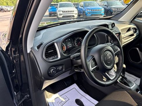 Used 2023 Jeep Renegade Latitude w/ Premium Group AWD/4WD image 7