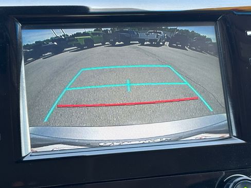 Used 2018 Toyota Camry SE FWD image 17