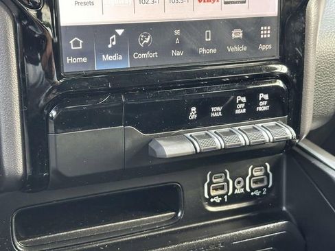 Used 2023 RAM 1500 Laramie AWD/4WD image 15