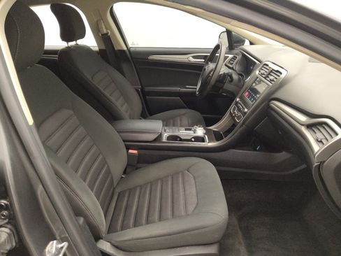 Used 2018 Ford Fusion SE w/ Fusion SE Technology Package FWD image 21