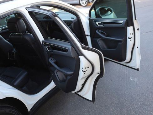 Used 2016 Porsche Macan S image 46