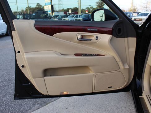 Used 2011 Lexus LS 460 w/ Luxury Value Edition image 10