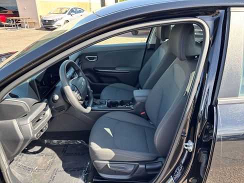 Used 2025 Kia K4 FWD image 25