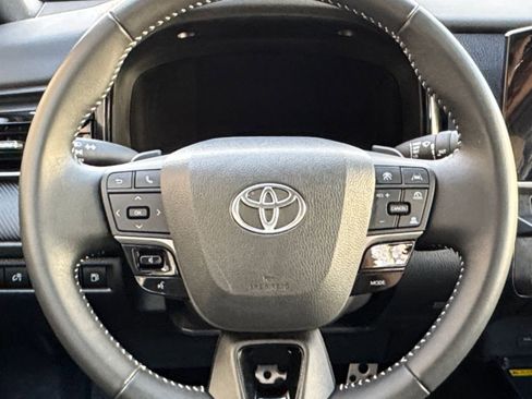 Used 2025 Toyota Camry SE image 28