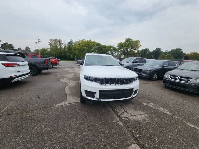 Used 2023 Jeep Grand Cherokee L Laredo w/ Luxury Tech Group I AWD/4WD image 5